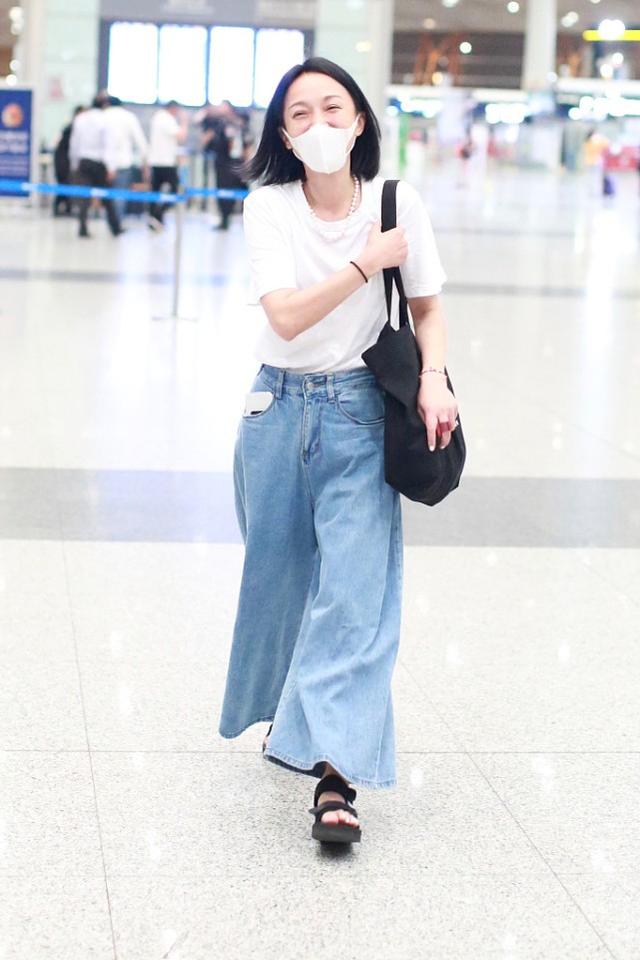 藏蓝色裤子搭配上衣图-思念百科