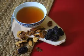 服用中药时，饮食需忌口，尤其是别吃这3种食物，否则易影响药效图片