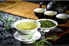 同是茶叶，红茶和绿茶有啥区别？行家：区别很大，弄懂再喝不吃亏图片