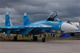 92年苏27回国，碰上蒙古“过路费”要20万，俄飞行员拍胸脯要酒喝图片