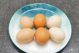 挑选鸡蛋有窍门，这3种鸡蛋不要买，家里有也不要吃，快回家看看图片