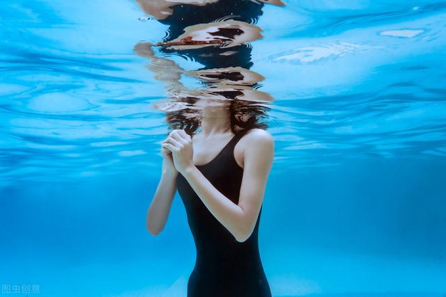 游泳池逃生攻略（知道什么泳姿最实用吗防溺水首选的动作）