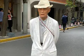 上海爷爷告诉你：男人老了，少穿西裤配腰带，西服+帽子更绅士图片