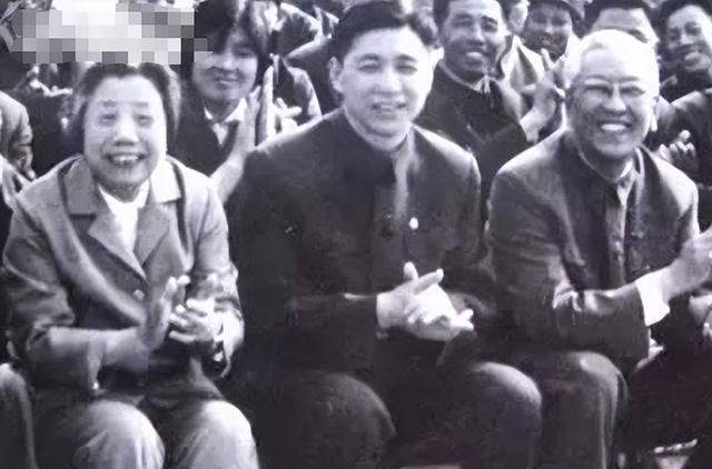 1976年，王洪文秘书突然发现不对劲，火速申请调离：这人要完蛋了