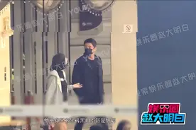 赵丽颖林更新聚餐，男方点头哈腰超热情，女方低调显温柔图片