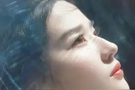 同样都是面中凹陷、塌鼻梁，为何一个长相被争议，一个却是女神图片