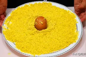 小米和鸡蛋一起做，原来这么好吃，不煮粥不蒸糕，出锅孩子抢着吃图片