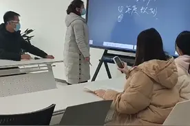 00后干得漂亮，领导专挑下班点开会，新来的大学生没打算“惯着”图片