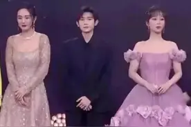 驼背、脖子前伸，缩肩膀、唯唯诺诺，这10位女星不驼背好看多了图片