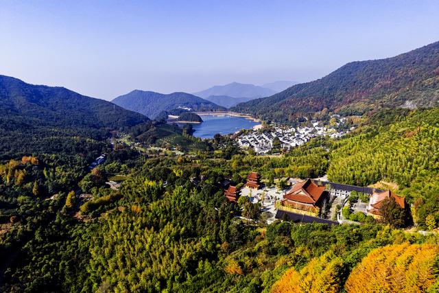 浙江金华山踏秋活动浪漫开启，“少年的山”焕发新生机