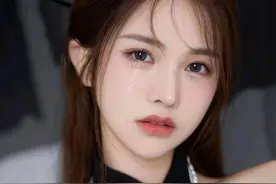 那个穿着黑色衣服的女孩惊艳了我整个青春图片