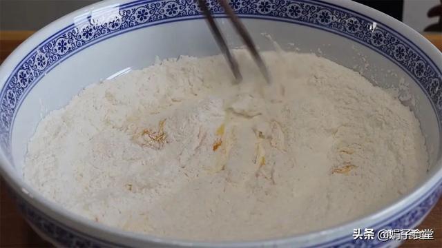 自制健康油条，告诉你做法窍门和详细配方，蓬松酥脆，凉了也不硬
