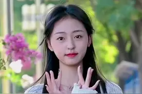 这段手势舞满满的爱，跟着学起来图片