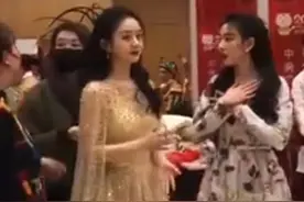 央视虎年春晚路透曝光引争议，赵丽颖穿黄裙，或与宋祖儿同框献唱图片