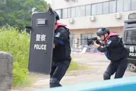 上天、入地、下水……闵行特警夏练场面“曝光”！图片