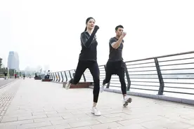 蛋白粉的功效与作用有哪些？运动+蛋白粉，瘦身事半功倍图片