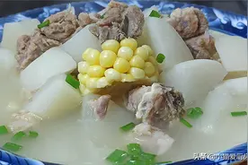 白萝卜炖脊椎骨，这样做汤鲜肉嫩，一点也不腻，过年做来吃也不错图片