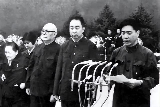 1976年，王洪文秘书突然发现不对劲，火速申请调离：这人要完蛋了