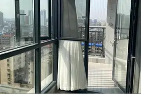 封阳台不听劝，执意装推拉窗！体验后：它比平开窗实用多了图片