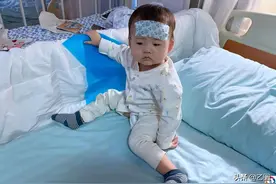 大宝上高中妈妈意外怀二宝，她不顾反对坚持留下，孩子出生家散了图片