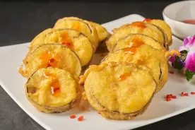 炸茄盒，面糊不要用水调，2个技巧掌握好，又香又脆，一咬掉渣图片