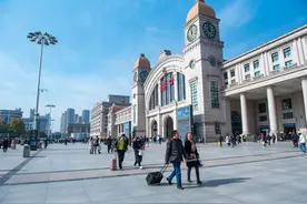 武汉耗资4亿大楼，坐拥超洋气火车站黄金位置，起个土得掉渣名字图片