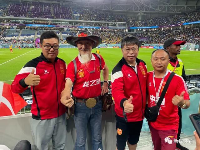 卡塔尔偶遇“中国第一球迷”罗西