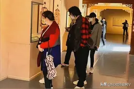 戚薇携韩国公婆出游！和女儿同穿西装时髦养眼，老公打扮却有姨味图片