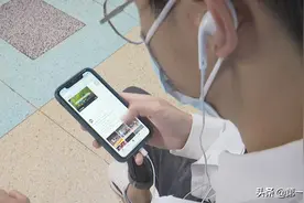 能听见别人交谈却被确诊耳聋？医生：这个不良习惯很多人都有图片