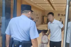 杭州爷爷头一回送孙女上学，幼儿园最后报警图片