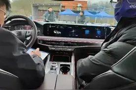 福特版“路虎”，新探险者曝光，新套件+V6+4驱，汉兰达还看吗？图片