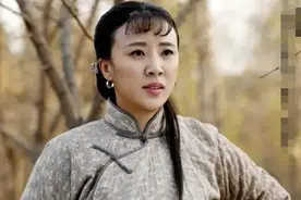 小叔子当兵，嫂子受尽村民嘲讽，49年后传来消息：我没有丢脸图片