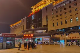 返程高峰夜间交通接驳有保障，北京西站出租车保点、地铁末班车延时图片