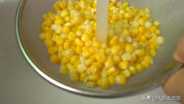 让人欲罢不能的脆甜黄金玉米烙，正确做法在这里，完整不会碎
