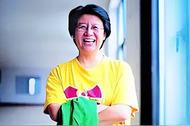 央视女导演娄乃鸣，患乳腺癌乳房遭切除，丈夫小她7岁，现状如何图片