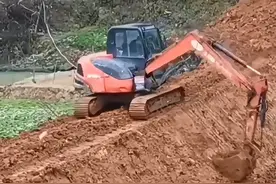 挖机“工匠大师”！修坡修到内卷？八成是有强迫症...图片