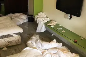 情侣酒店可能有多脏？花洒灌肠，烧水壶煮内裤，避孕套随处乱扔图片