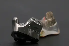 为什么歌手用的耳返那么贵，但还有人买来听歌用图片