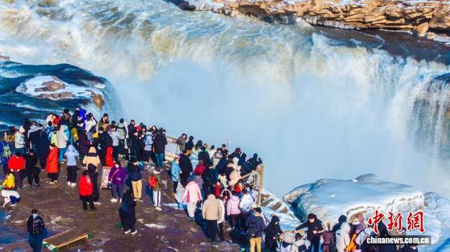 西延高铁激活冬季文旅市场 元旦假期延安迎旅游新热潮