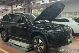 奔驰车不到一年变速箱故障灯频亮，车主闹心：修三次了还没修好图片