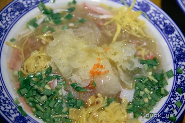 在洛阳才能吃上的美食,流传千年每道菜都带汤,游客笑称:真水