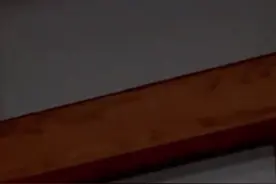 女子凌晨发现卧室窗外无人机悬停：大半夜飞让人浮想联翩图片