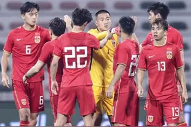 足坛刺激一夜：4大豪门赢球，世界第1爆大冷，国奥吊打泰国进四强图片
