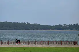 世界上仅两处的火山口湖，就在湛江，最深处竟有400多米图片