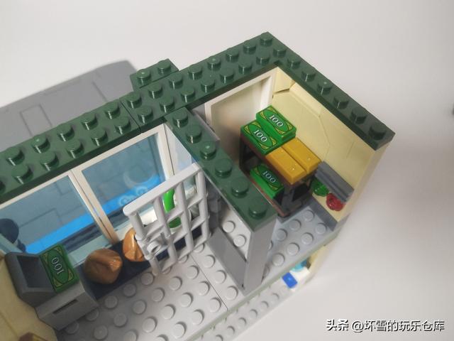 乐高城市组套装试玩，警察大战银行抢匪，保障乐高城市安全