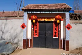 俗语“一户开两门，人财都难存”，古人的智慧之谈图片