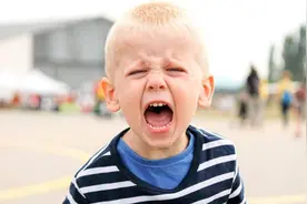 家长越来越不喜欢自己的孩子，或许是“破窗效应”在作怪，别掉坑图片