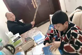 爷笑一笑，51张搞笑动图：孙儿，爷爷给你展示什么叫做大宝剑！图片
