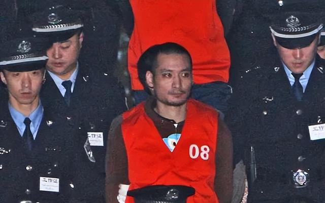“重庆一姐男宠”罗璇：1米82肌肉发达，被抓后立刻翻脸不认人