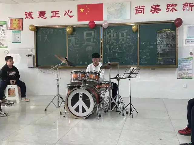 Ϋ´̨ѧУ̬ѧУƷʽ֮ḻʵĳл